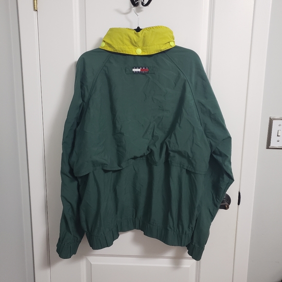 VINTAGE TOMMY HILFIGER Green Embroidered Patch Windbreaker Jacket - Picture 5 of 16